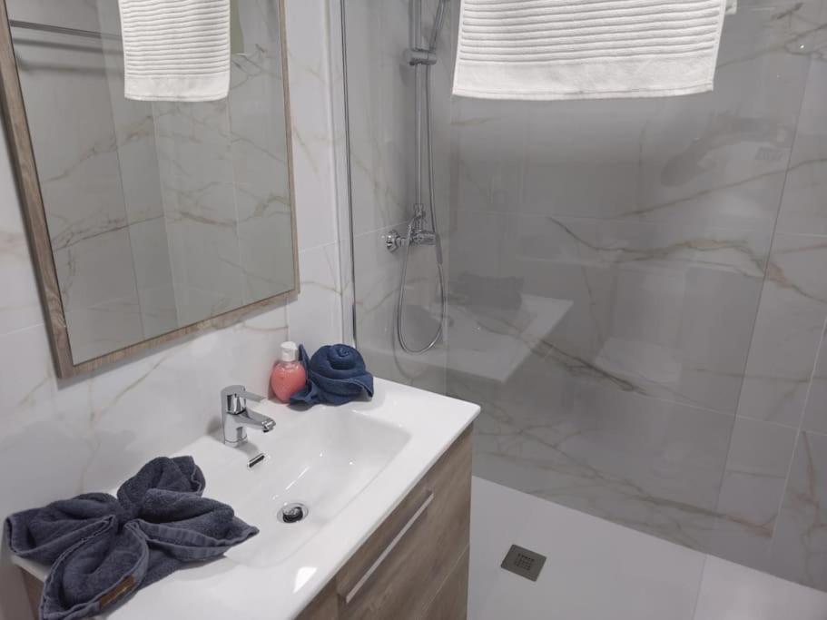 Tao City Center Apartment With Fee Wifi And Air Con By Namaste Elite Torremolinos Kültér fotó