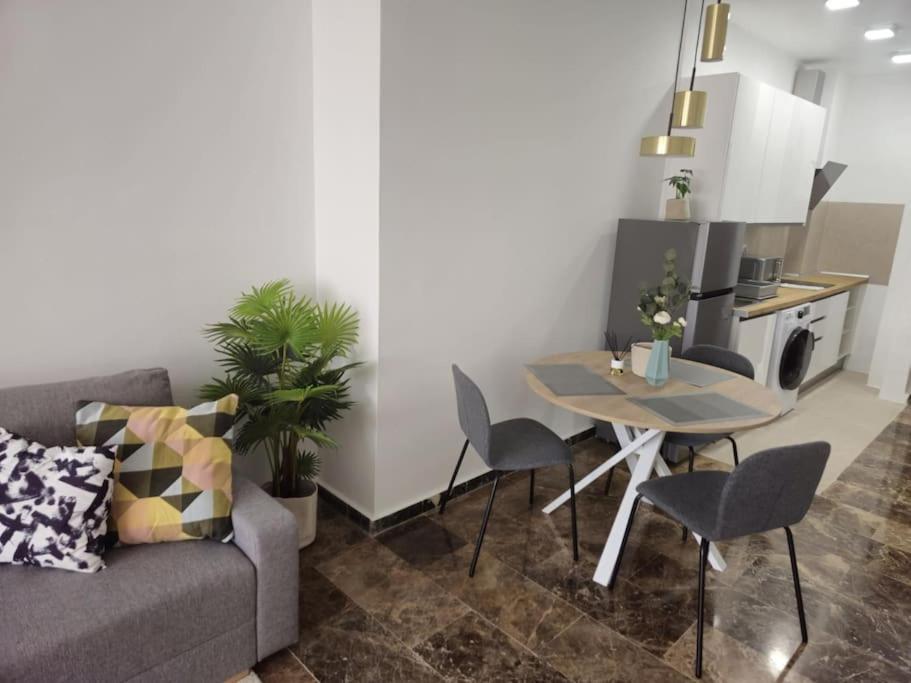 Tao City Center Apartment With Fee Wifi And Air Con By Namaste Elite Torremolinos Kültér fotó